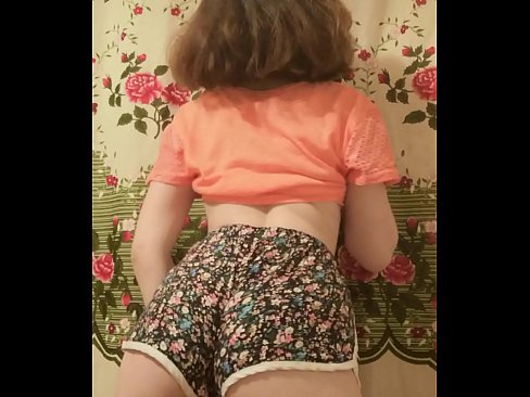 ❤️ Nena jove sexy despullant-se els pantalons curts davant la càmera ❤️❌ Súper sexe al ca.com-porn-kai.ru ❤