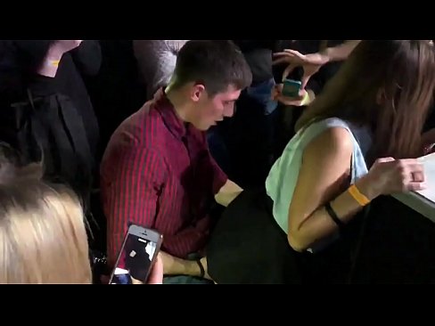 ❤️ Sexe real en una discoteca russa. Noia russa de 18 anys a l'anus i la vagina follada en una discoteca ❤️❌ Súper sexe al ca.com-porn-kai.ru ❤