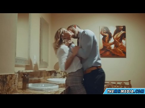 ❤️ Quan una rossa tetona et sedueix en un lavabo públic ❤️❌ Súper sexe al ca.com-porn-kai.ru ❤